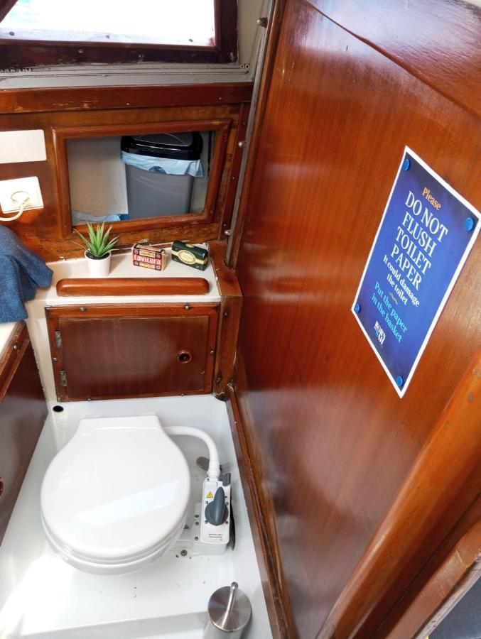 Lisbon Cosy Boat Ξενοδοχείο Εξωτερικό φωτογραφία